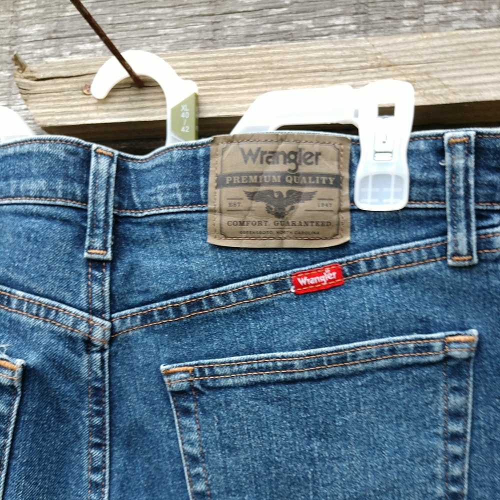 Wide Waist Band Jeans Comfort Fit Wrangler 32/30 Premium Quality